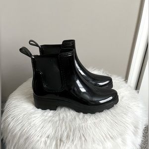 CLOSET CLEAN OUT!!! Capelli black patent boots!!! Size 9, Great for the fall!